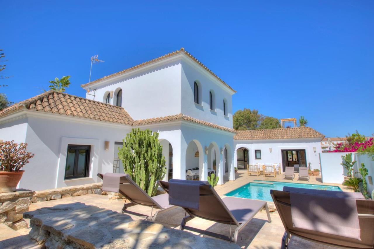 Villa Mas Tranquila - A Stylish Villa With Pool 150 M From The Beach Conil De La Frontera Bagian luar foto