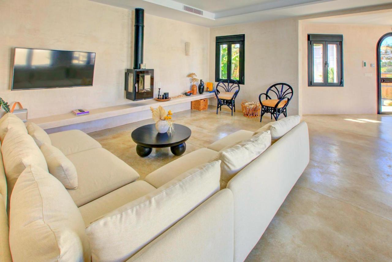 Villa Mas Tranquila - A Stylish Villa With Pool 150 M From The Beach Conil De La Frontera Bagian luar foto