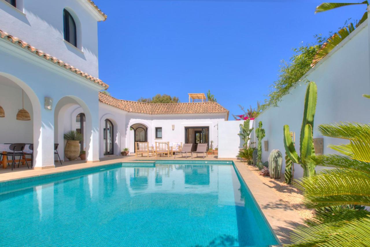 Villa Mas Tranquila - A Stylish Villa With Pool 150 M From The Beach Conil De La Frontera Bagian luar foto