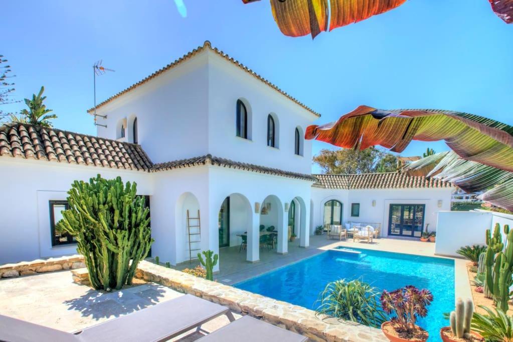 Villa Mas Tranquila - A Stylish Villa With Pool 150 M From The Beach Conil De La Frontera Bagian luar foto